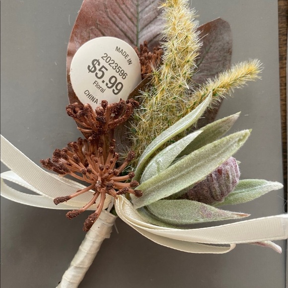 11 Boutineers - Picture 5 of 5